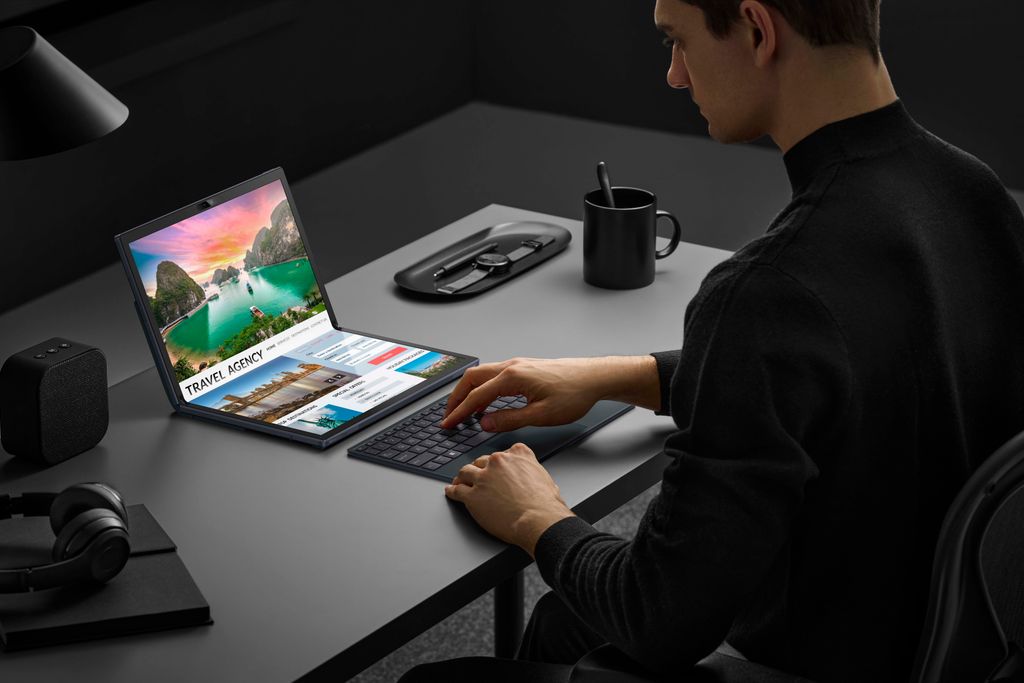 Zenbook 17 Fold OLED